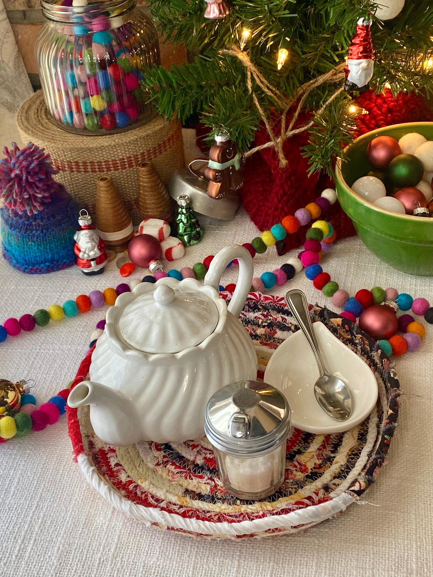 10” Extra Large Saucer Style Trivet - Holiday