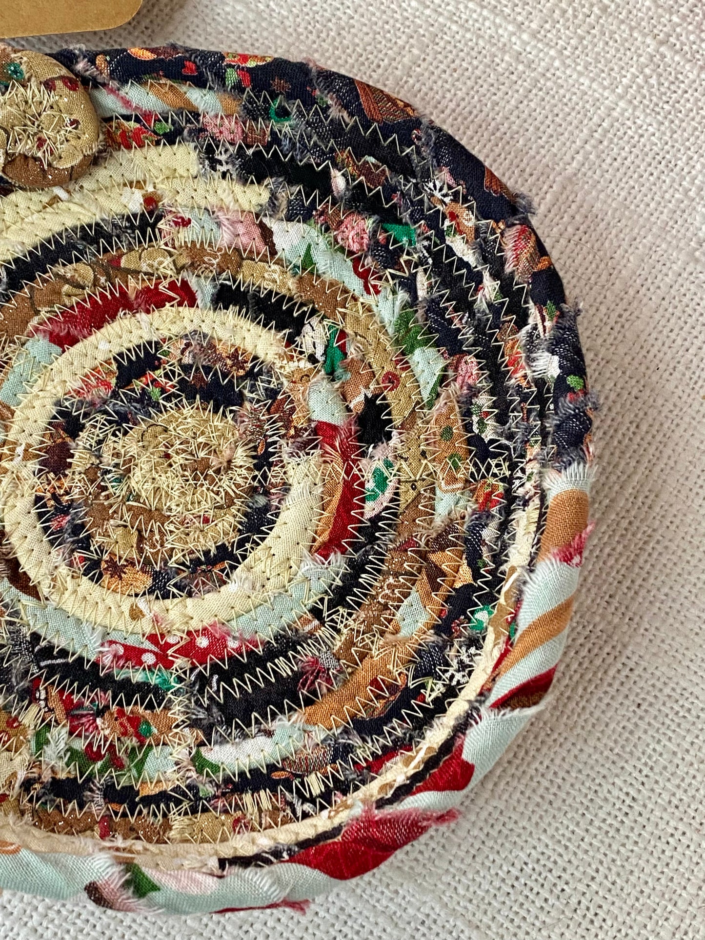 6” Medium Saucer Style Trivet - Holiday
