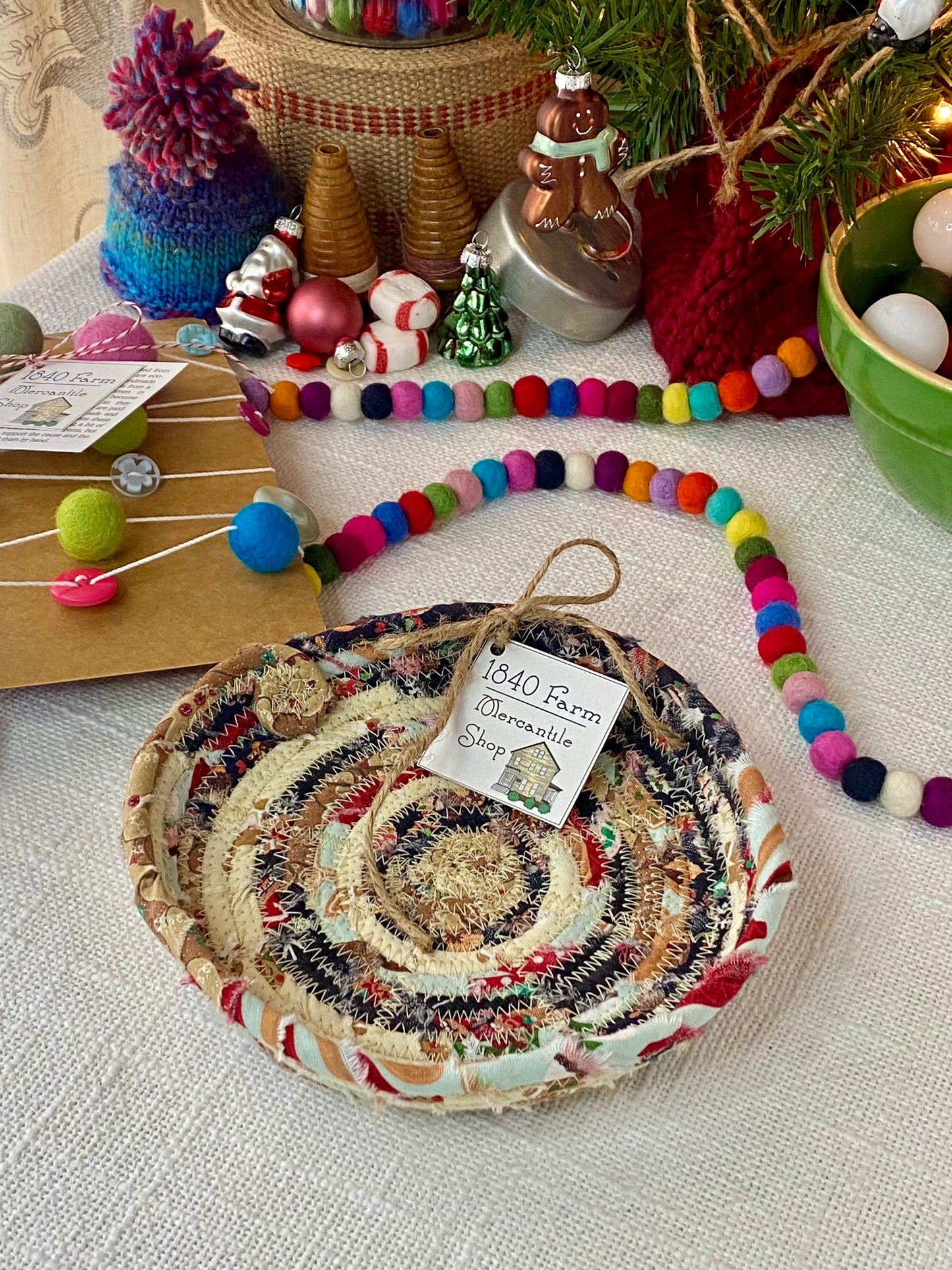 6” Medium Saucer Style Trivet - Holiday