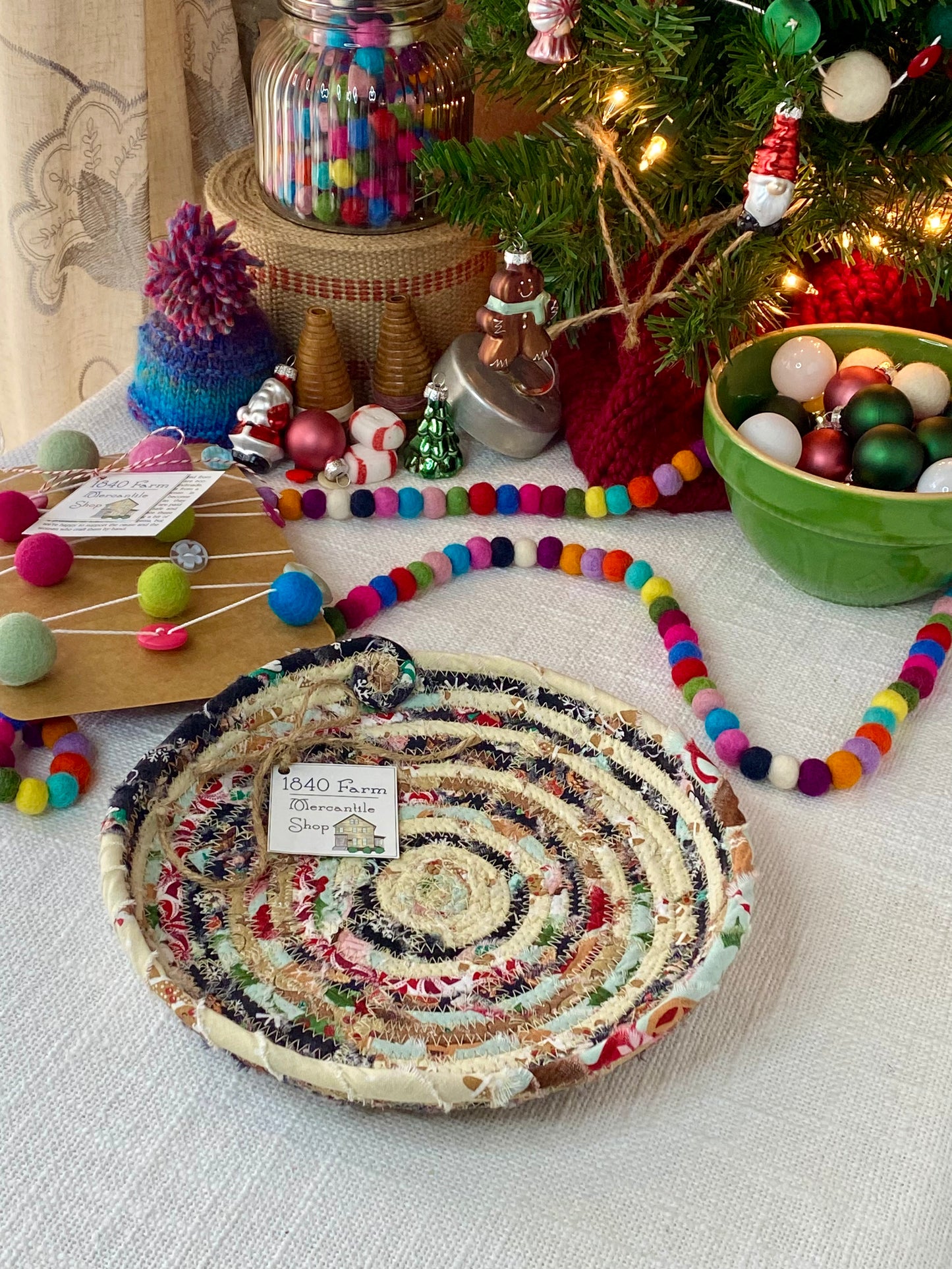 8” Large Saucer Style Trivet - Holiday