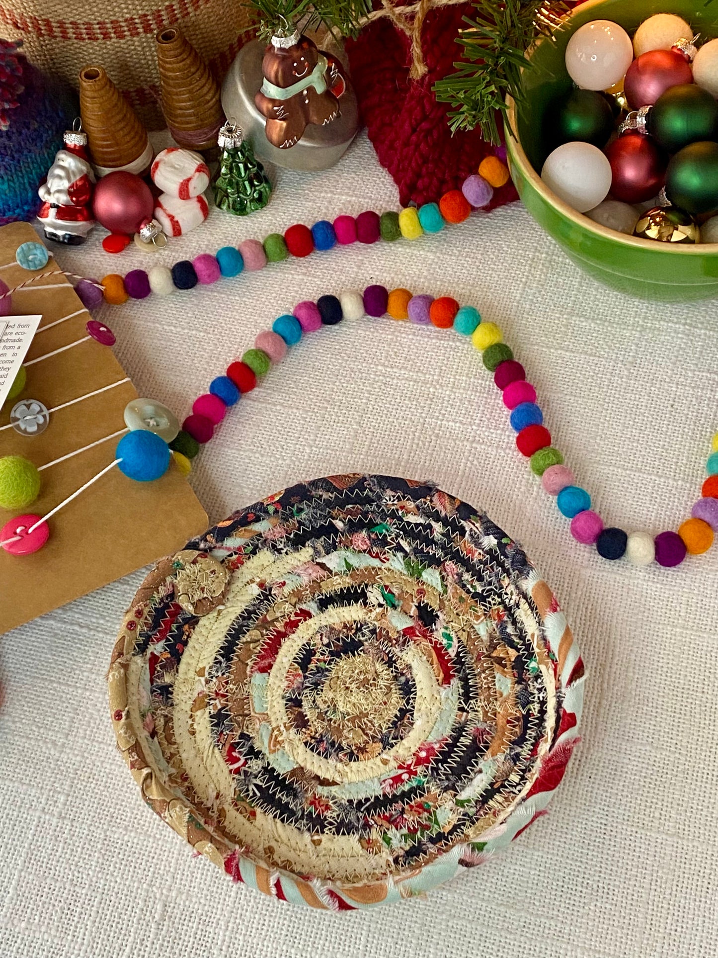 6” Medium Saucer Style Trivet - Holiday