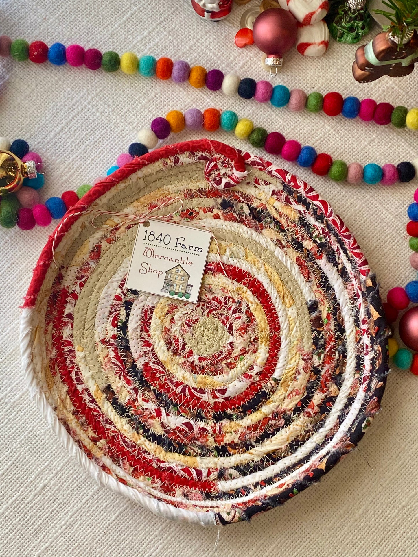 10” Extra Large Saucer Style Trivet - Holiday