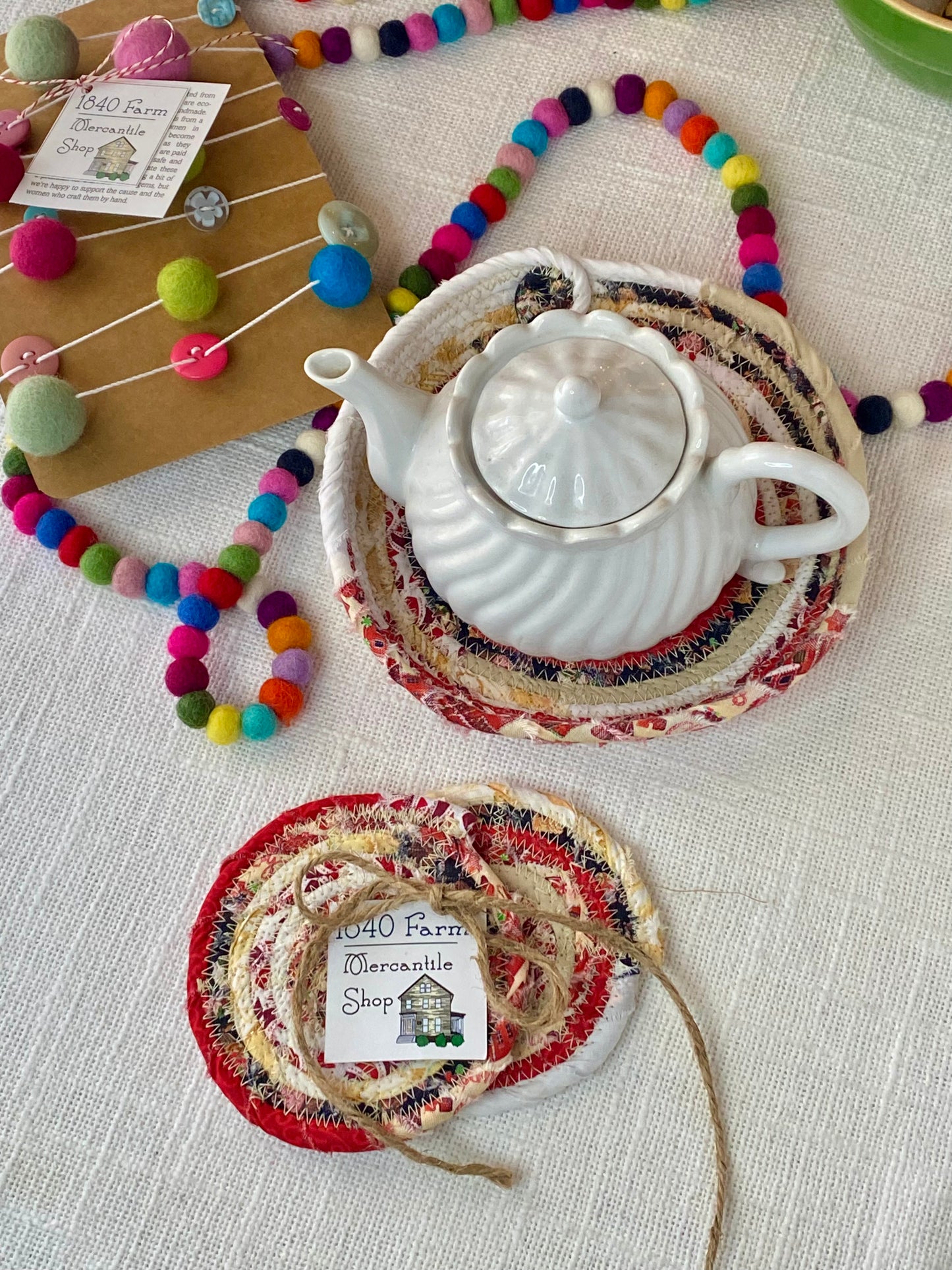 6” Medium Saucer Style Trivet and Set of Two Coasters - Holiday
