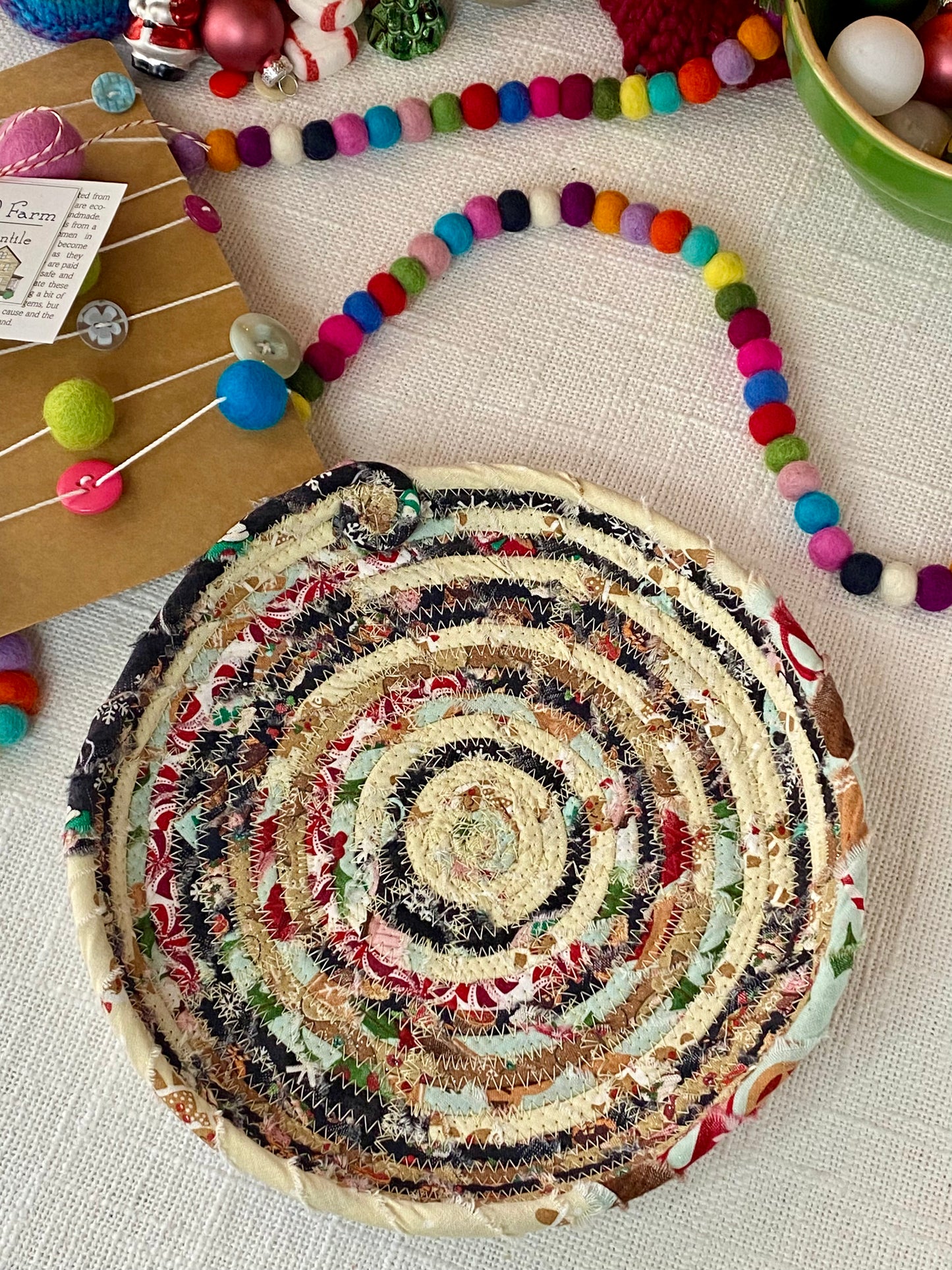 8” Large Saucer Style Trivet - Holiday
