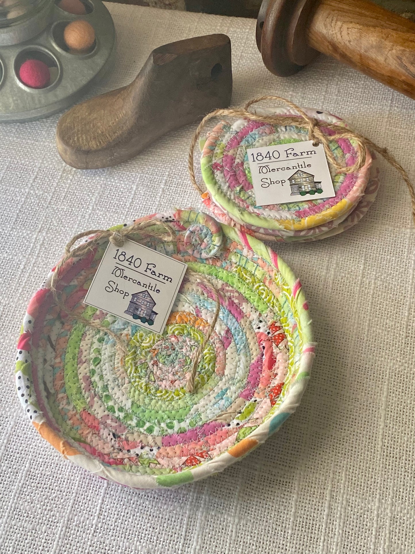 Matching set: 6” Medium Saucer Style Trivet and Four Coasters