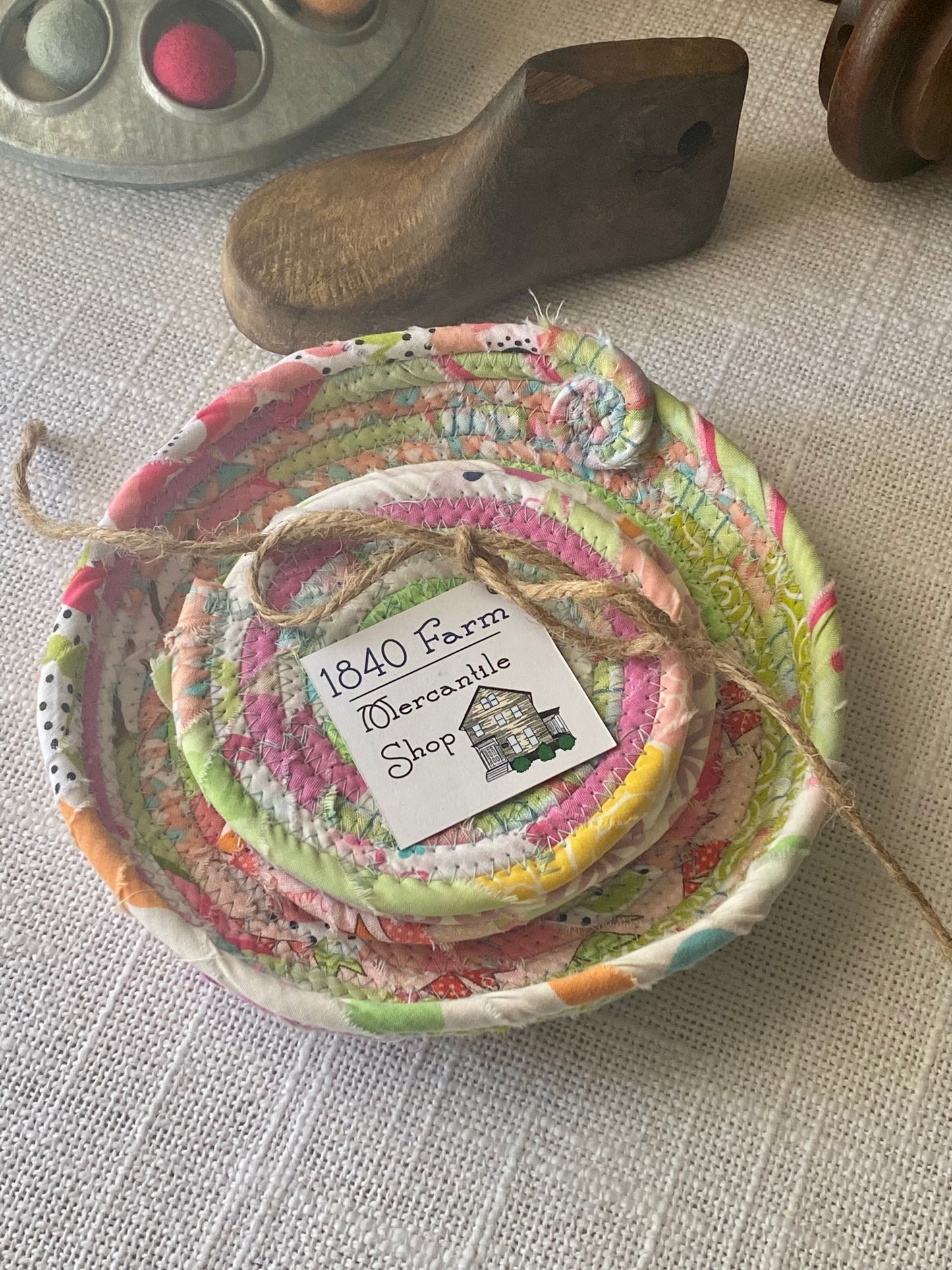 Matching set: 6” Medium Saucer Style Trivet and Four Coasters