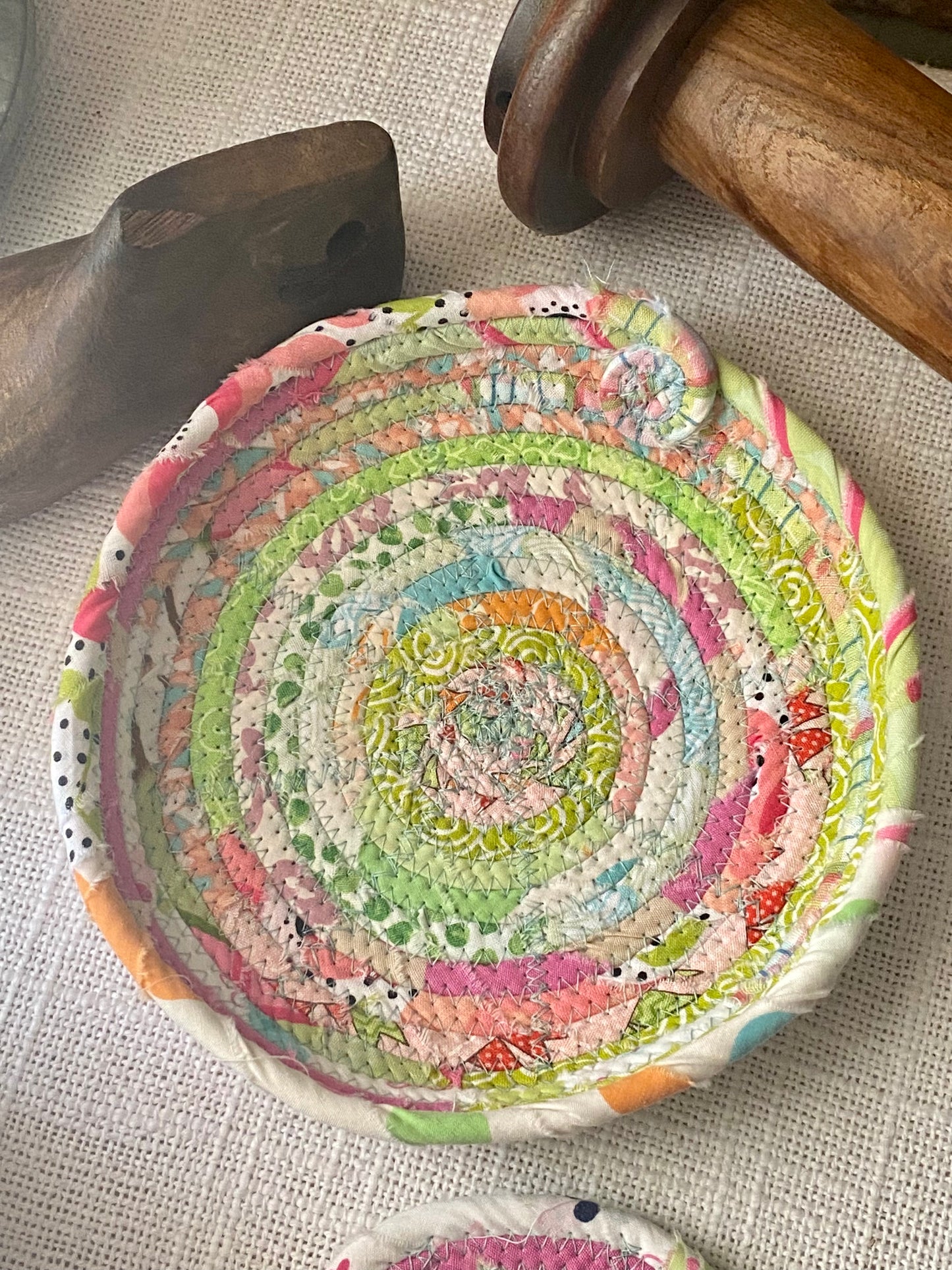 Matching set: 6” Medium Saucer Style Trivet and Four Coasters