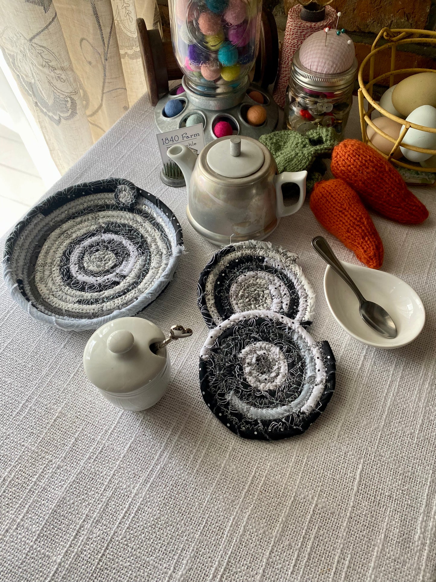 Matching set: 6” Medium Saucer Style Trivet and two Coasters