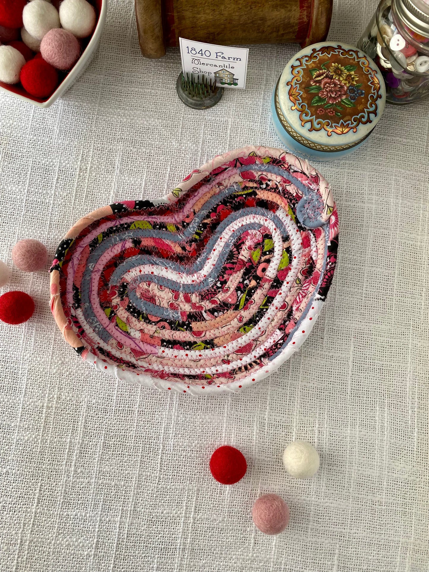 Medium Heart Shaped Saucer Style Trivet