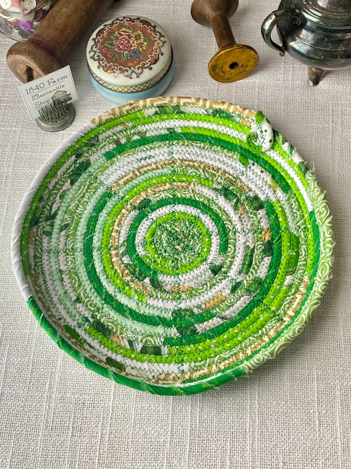 10” Extra Large Saucer Style Trivet