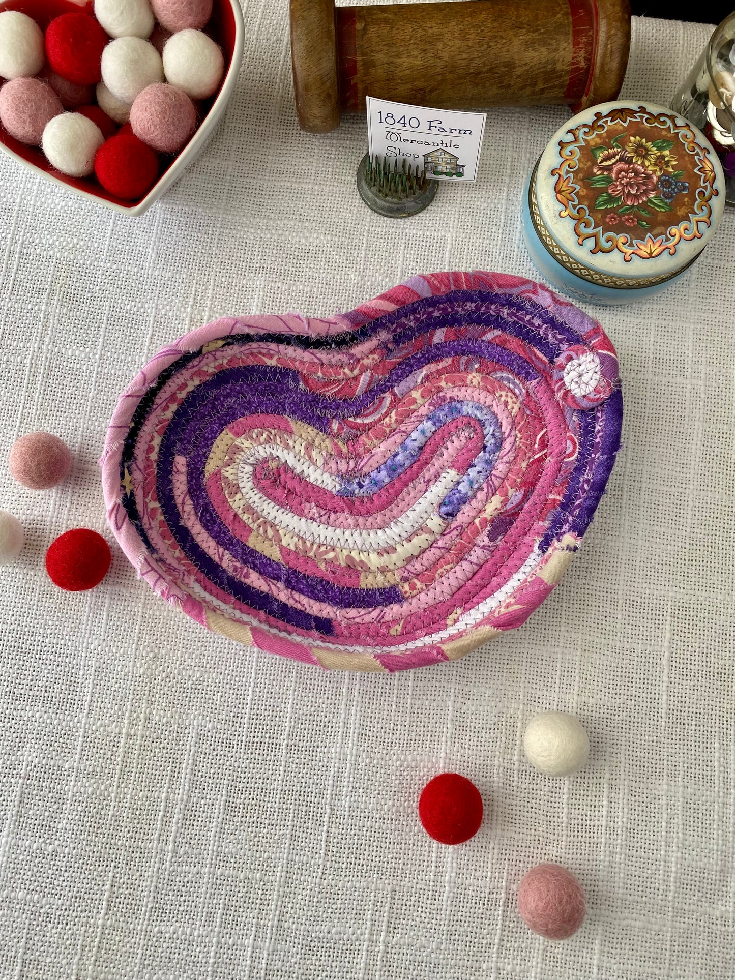 Medium Heart Shaped Saucer Style Trivet