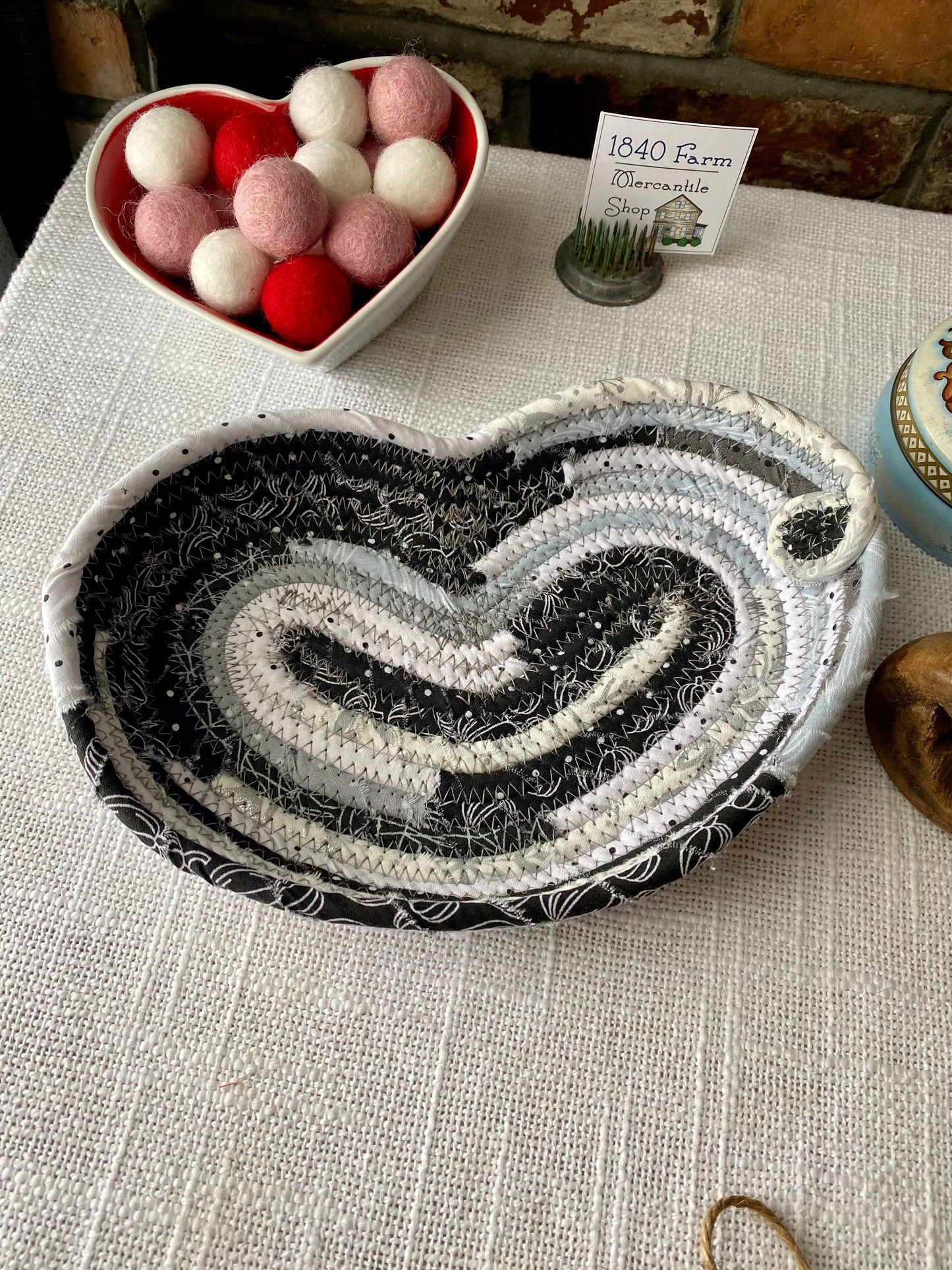 Medium Heart Shaped Saucer Style Trivet