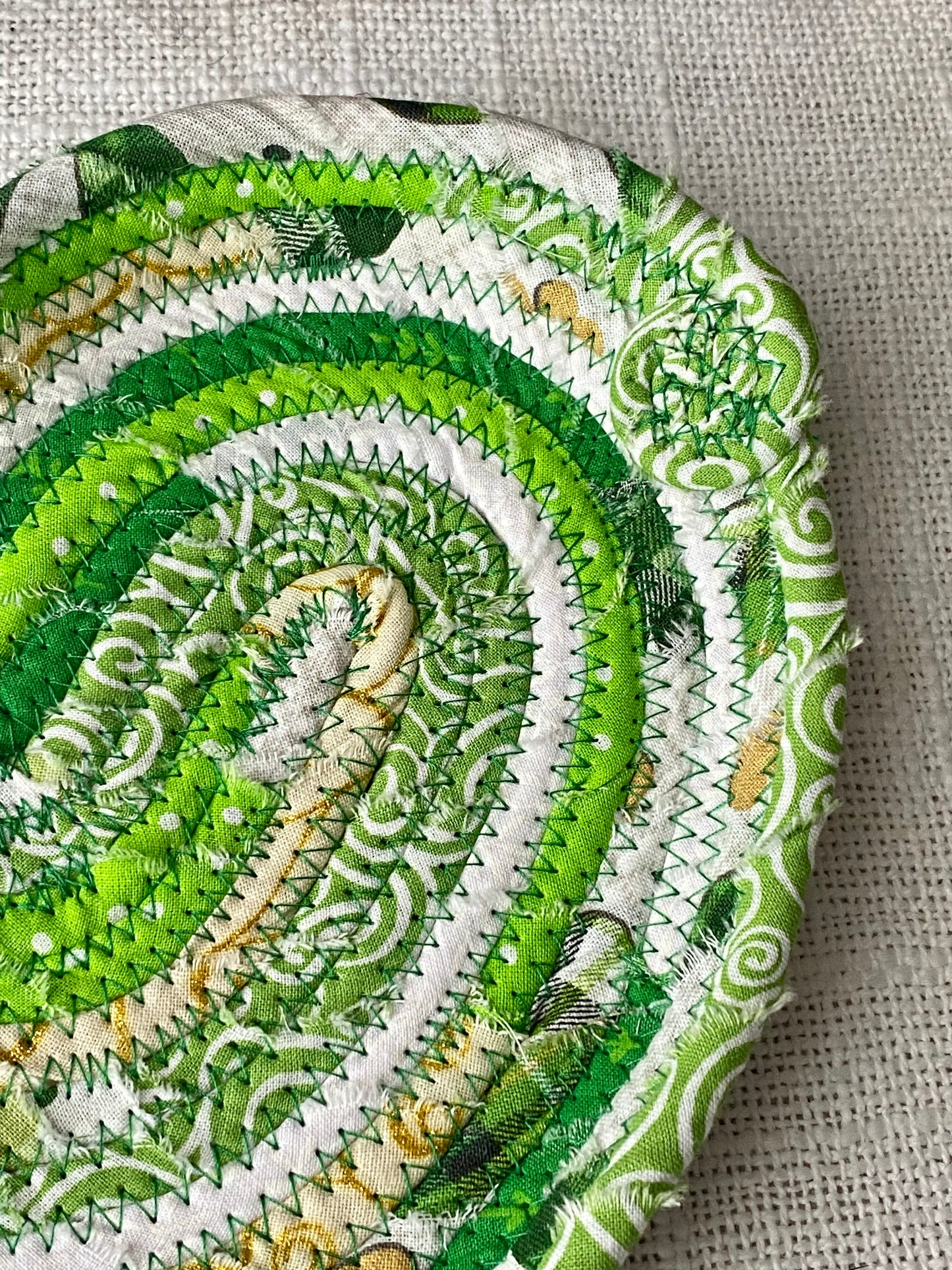 Medium Heart Shaped Saucer Style Trivet