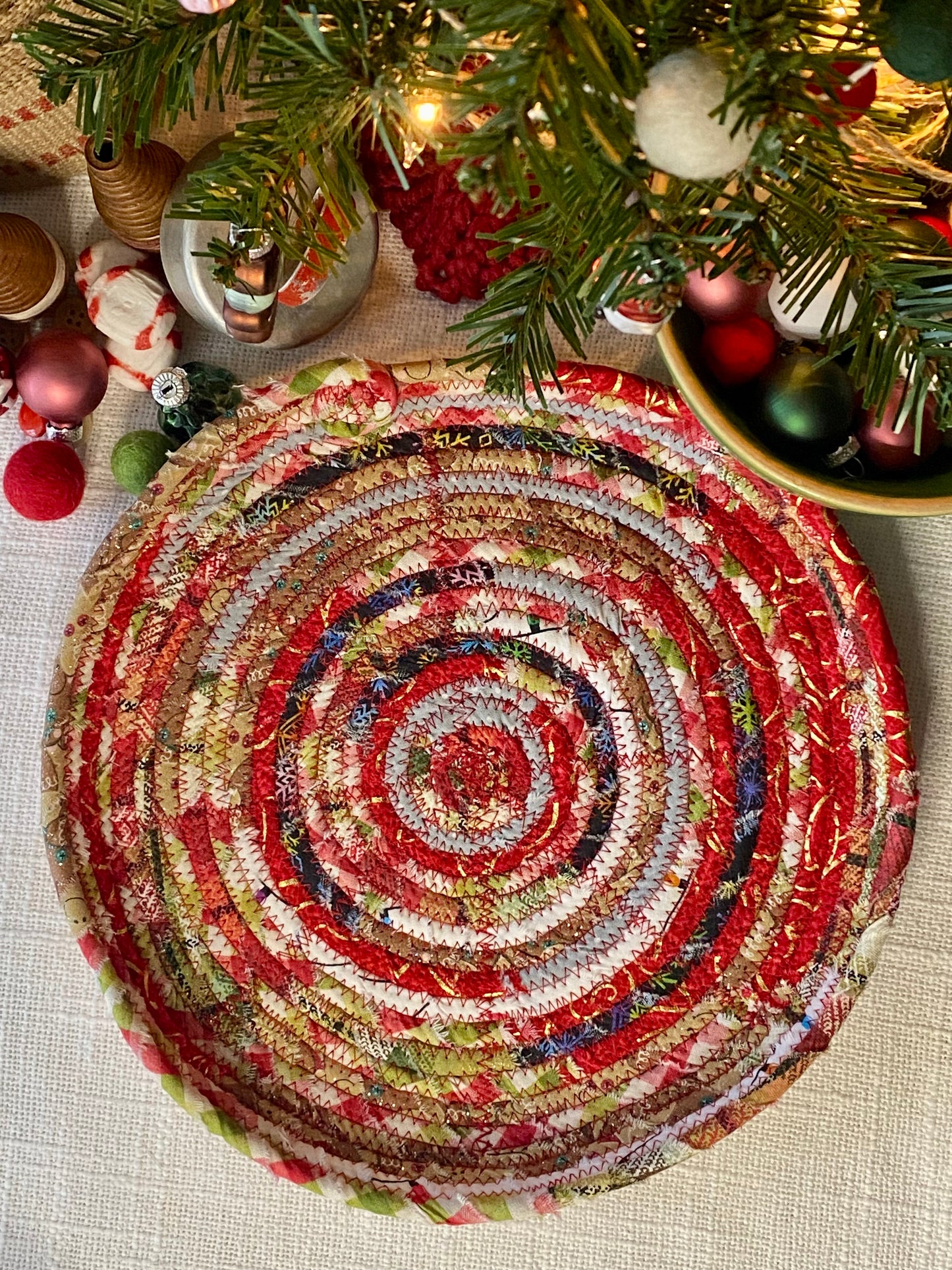 10” Extra Large Saucer Style Trivet - Holiday 2024