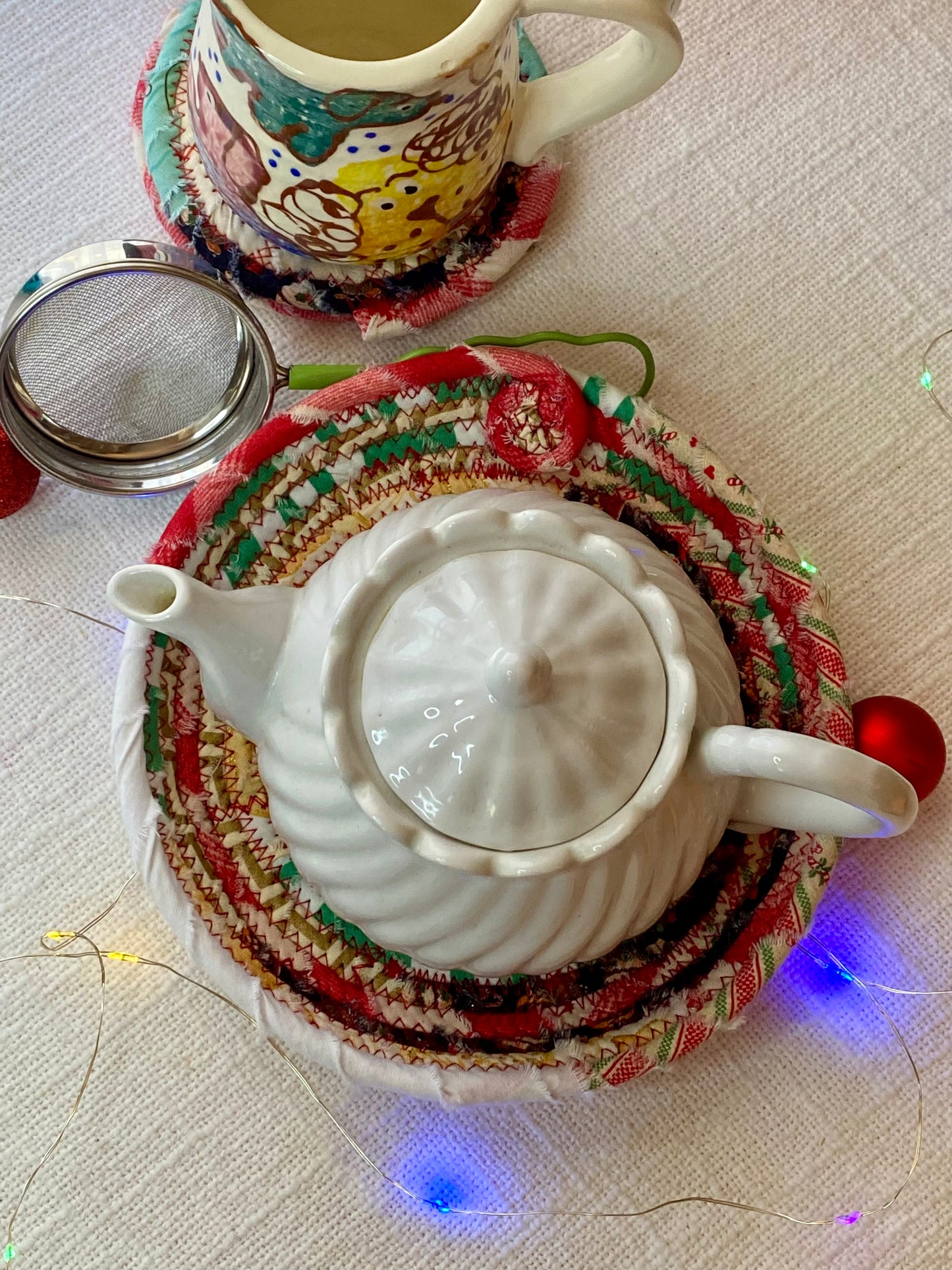 6” Saucer Style Trivet and Set of Two Coasters - Holiday