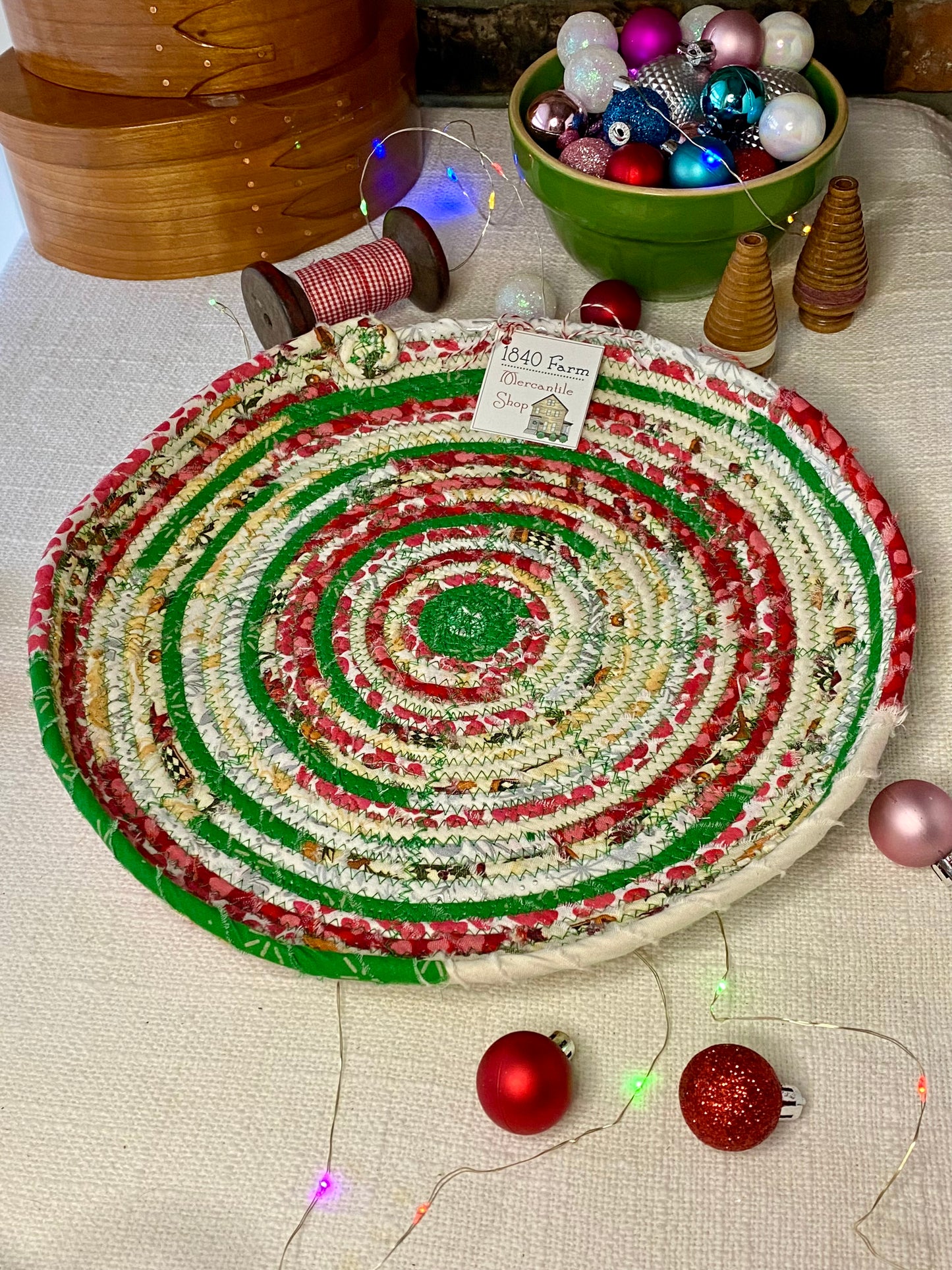 12”  Saucer Style Trivet - Holiday