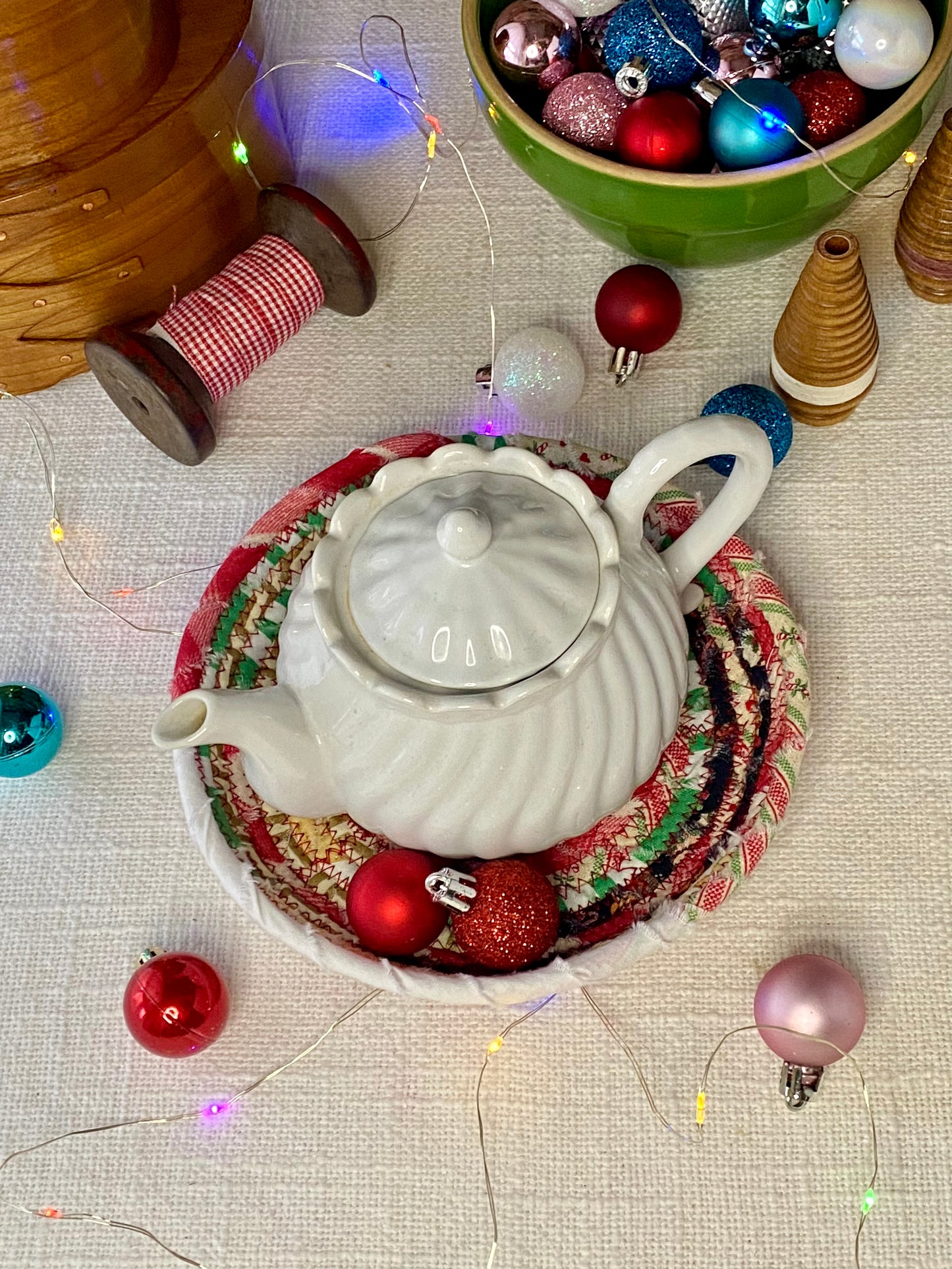 6" Saucer Style Trivet - Holiday