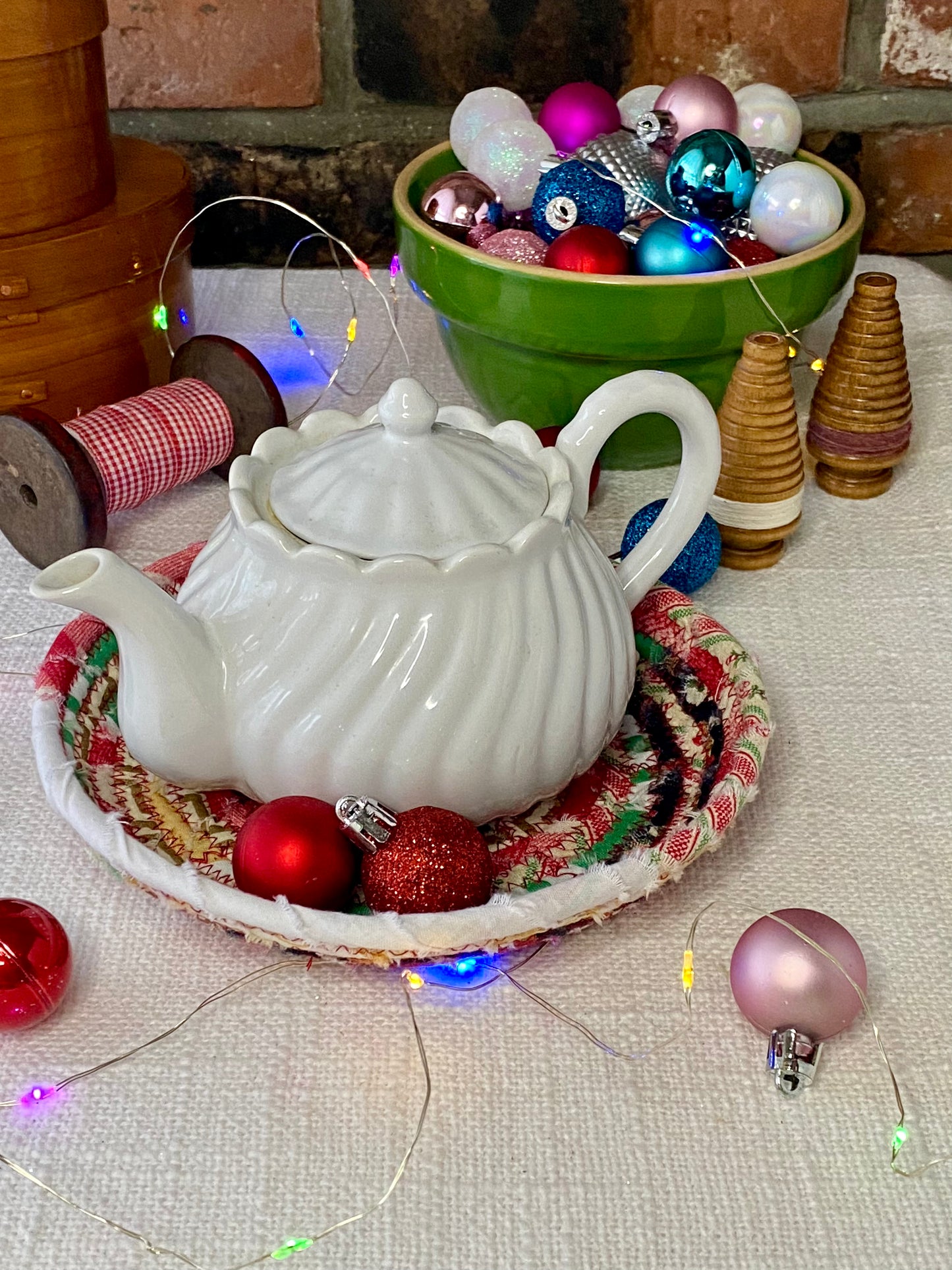 6" Saucer Style Trivet - Holiday