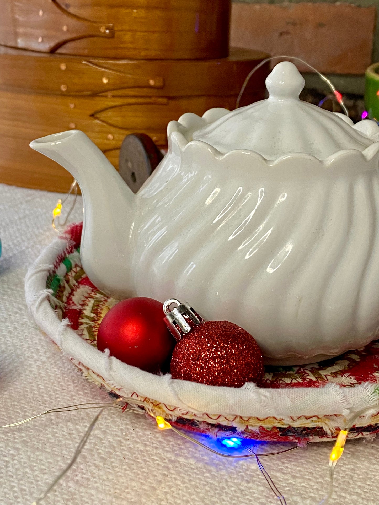 6" Saucer Style Trivet - Holiday