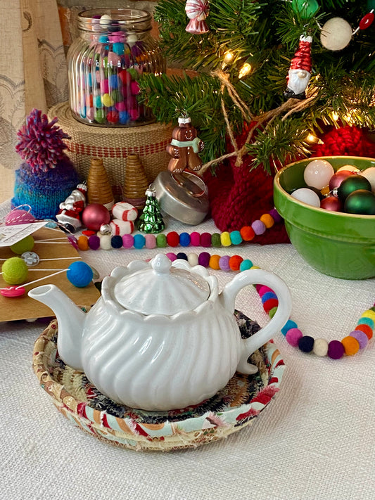 6” Medium Saucer Style Trivet - Holiday