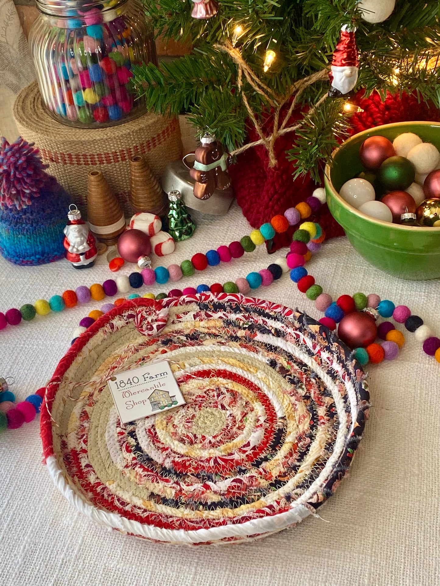 10” Extra Large Saucer Style Trivet - Holiday