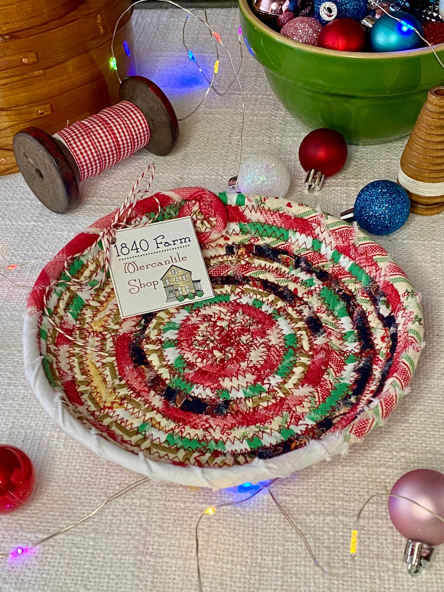 6" Saucer Style Trivet - Holiday