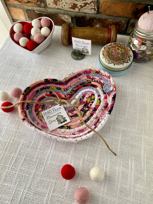 Medium Heart Shaped Saucer Style Trivet