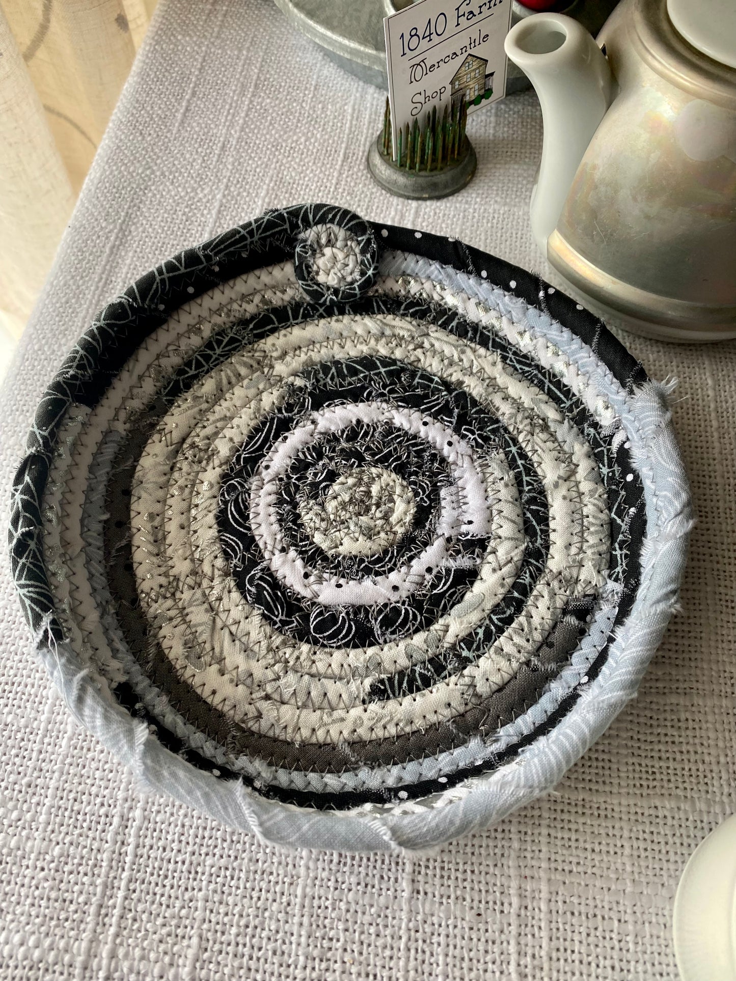 Matching set: 6” Medium Saucer Style Trivet and two Coasters