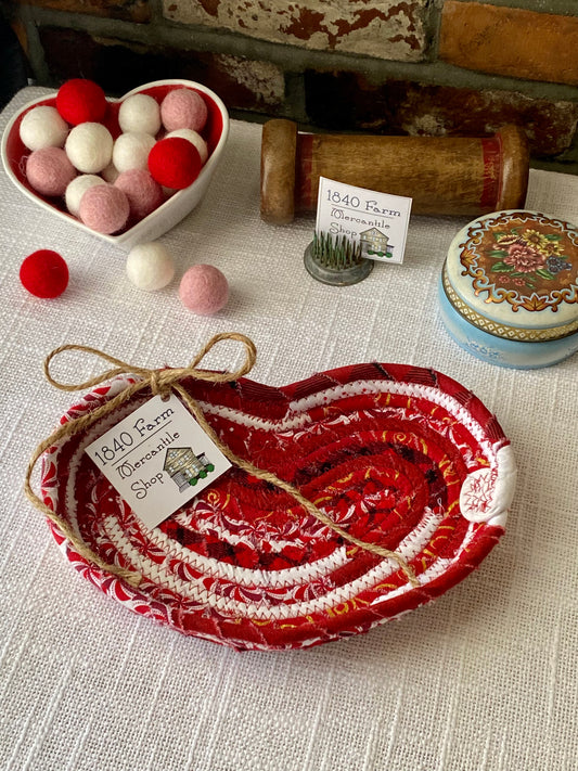 Medium Heart Shaped Saucer Style Trivet