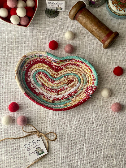 Medium Heart Shaped Saucer Style Trivet