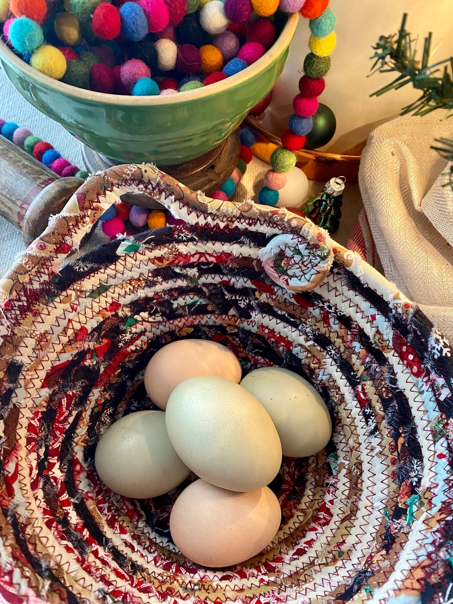 Small Egg Basket #1898 - Sweet Holiday