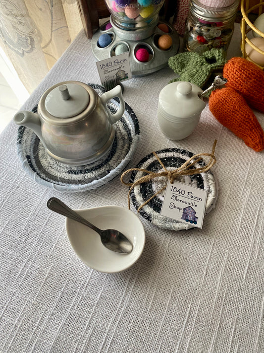 Matching set: 6” Medium Saucer Style Trivet and two Coasters