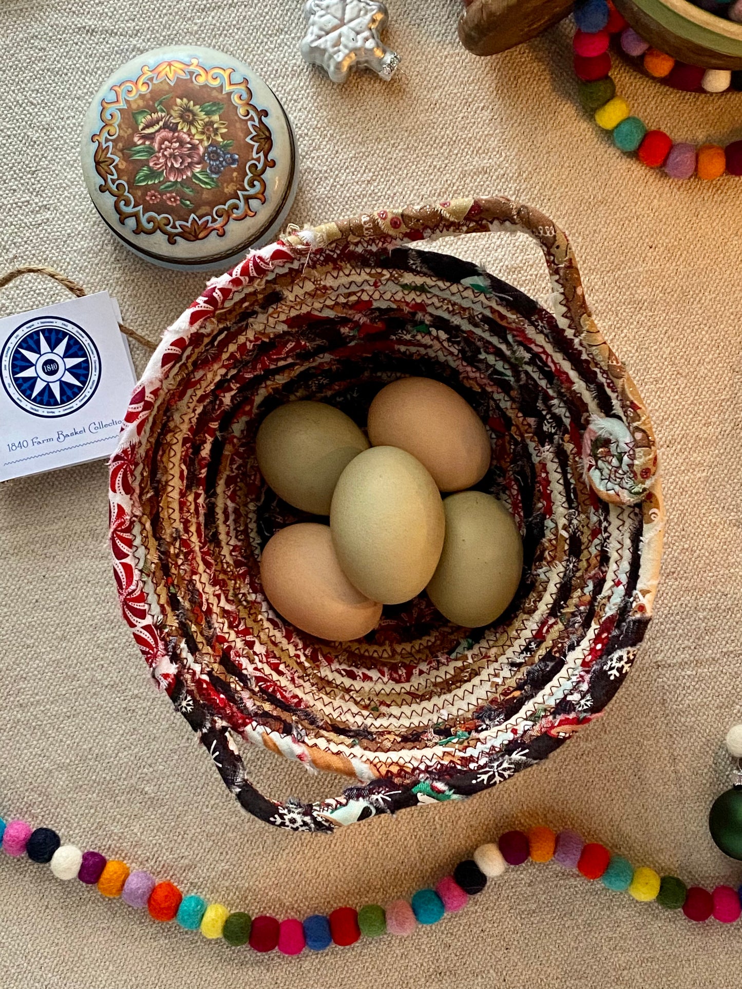 Small Egg Basket #1898 - Sweet Holiday