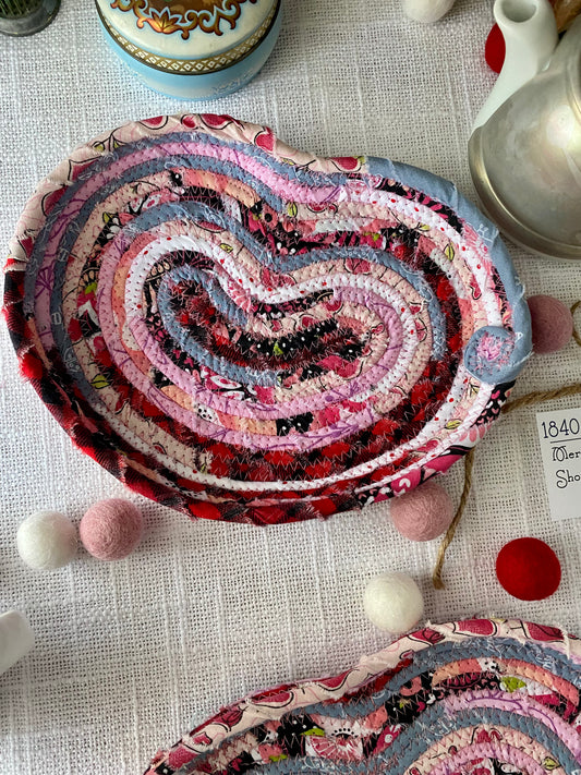 Medium Heart Shaped Saucer Style Trivet