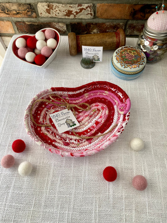 Medium Heart Shaped Saucer Style Trivet