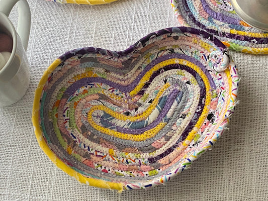 Medium Heart Shaped Saucer Style Trivet